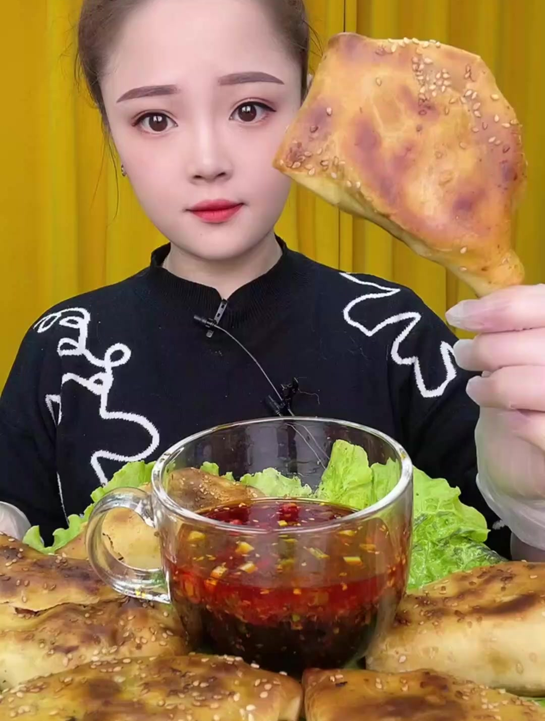 鸡腿造型的新疆烤包子,一口下去太满足了