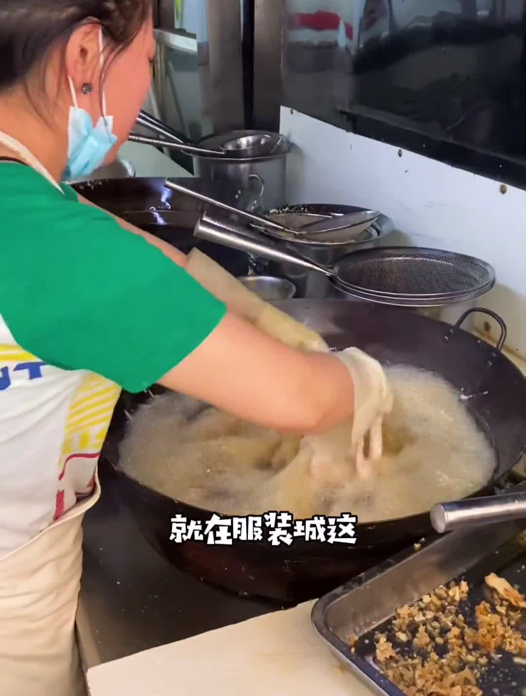 黑大学生推荐的一家炸货店果然很好吃就是不知道乇乇肉是啥?