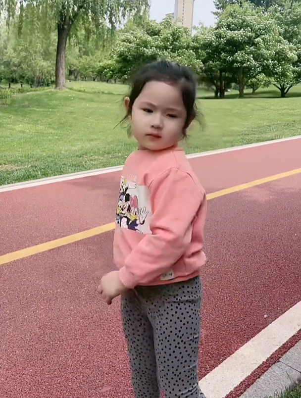 今天是我跟我媳妇结婚11周年纪念日!她从一个女孩变2个孩子妈妈