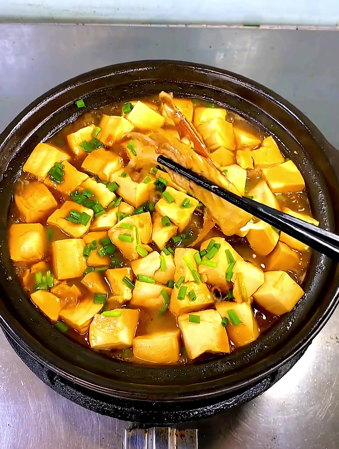 今天吃什么?当然是罗非鱼煮豆腐啦