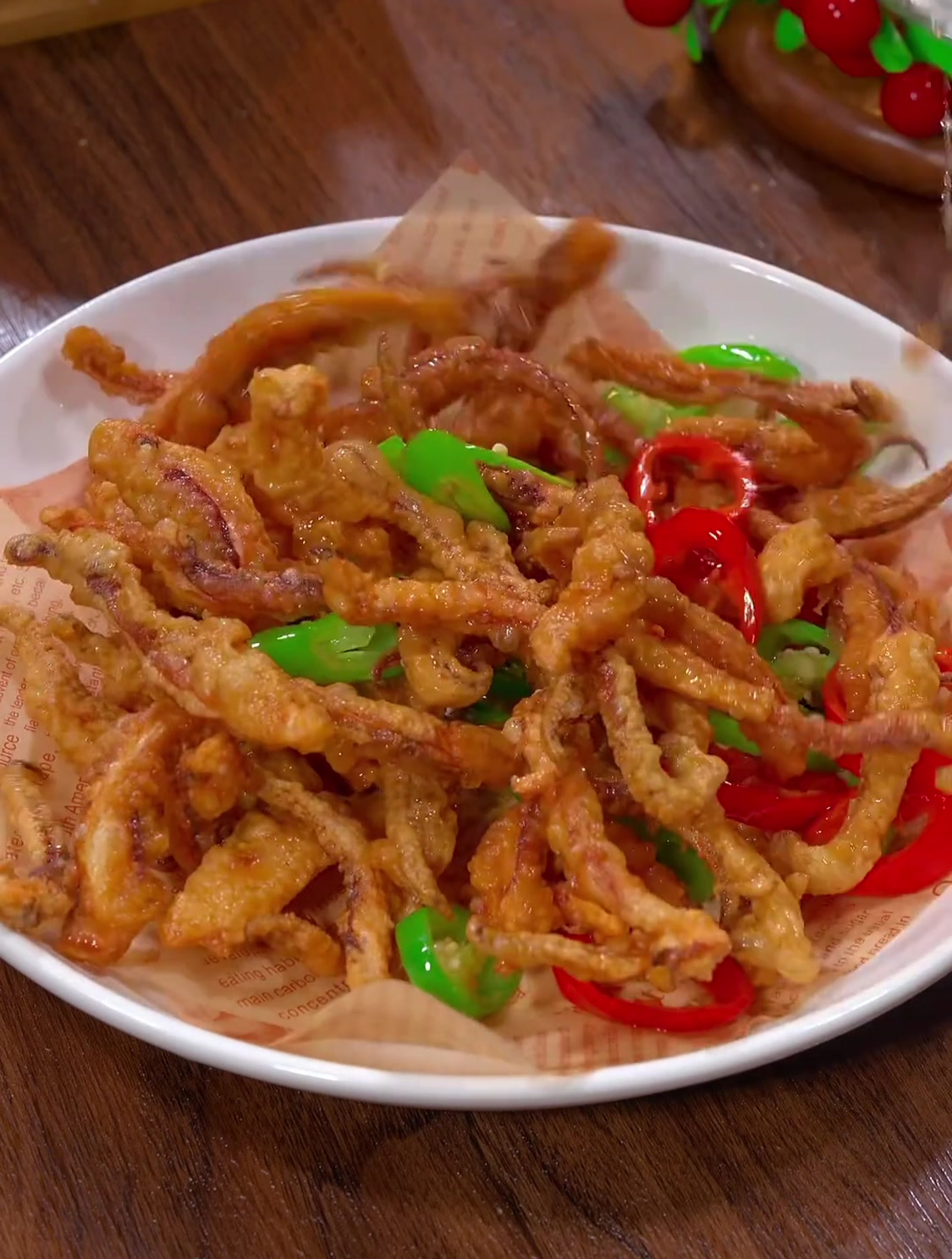 这道椒盐鱿鱼须,咸香酥脆,一口一个根本停不下来