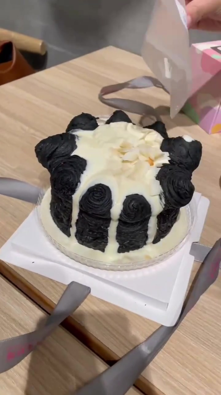 欢牛蛋糕Jennie同款生椰爆浆熔岩面包