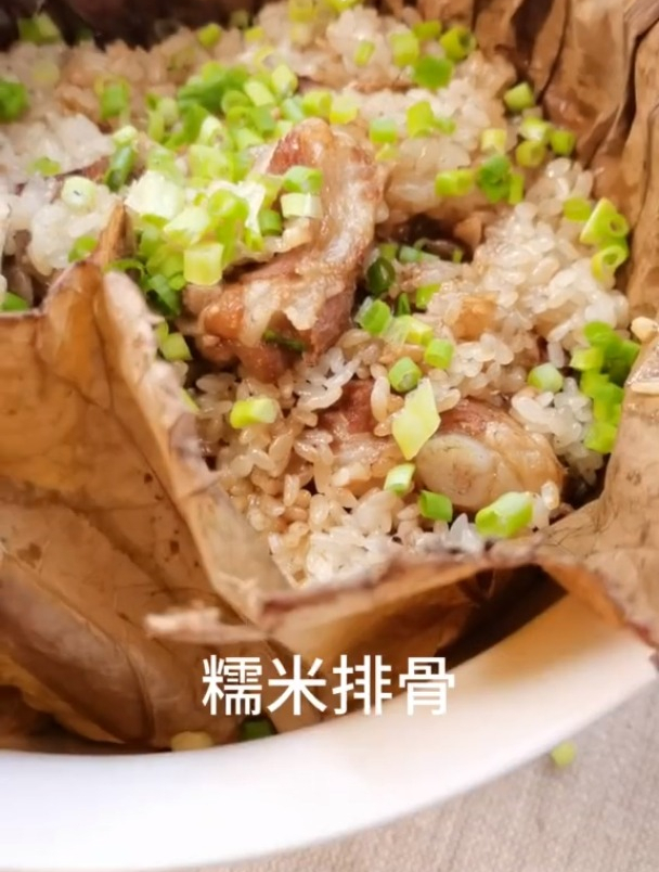 糯米排骨,真的太好吃,搭配一碗小白菜蛋花汤,绝配