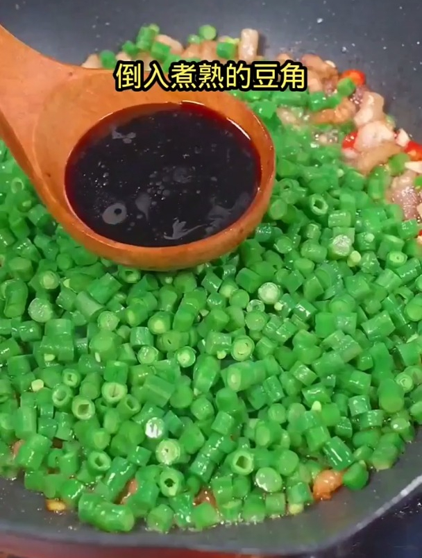 外婆菜还可以炒鸡蛋,炒米饭都非常好吃!