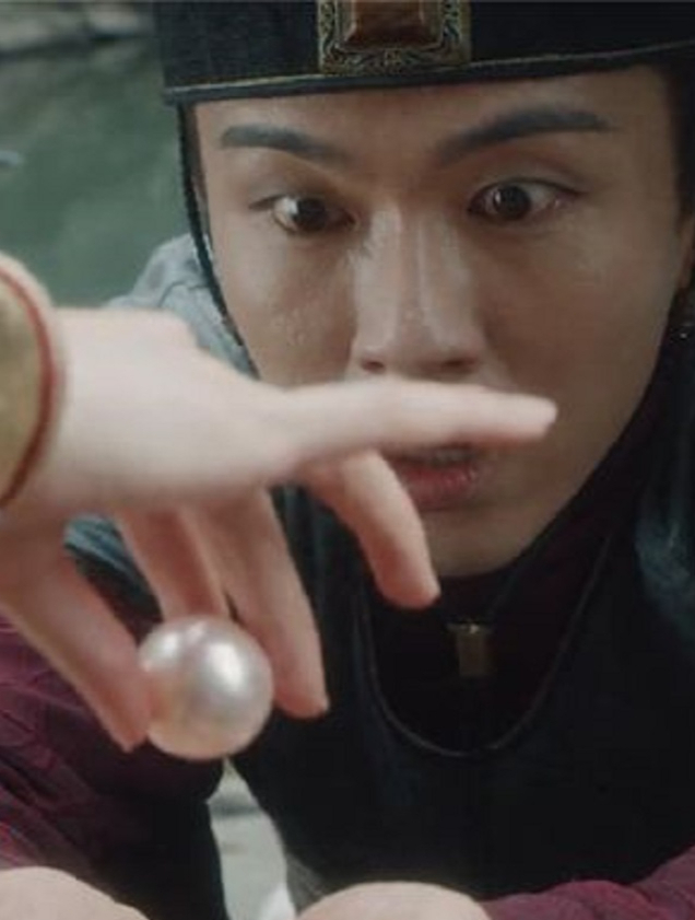 大太监杀死8岁美人鱼,吞下女孩的鲛珠,瞬间变成男儿身(1)