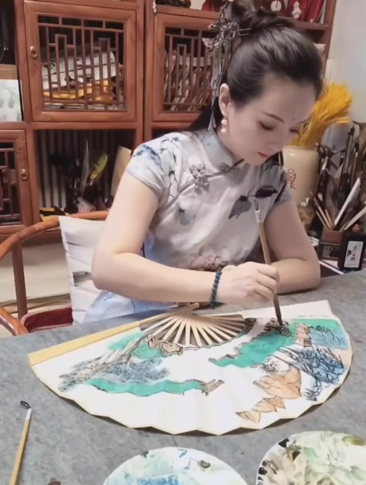 画画的程序比较复杂 视频只能这么拍了哈