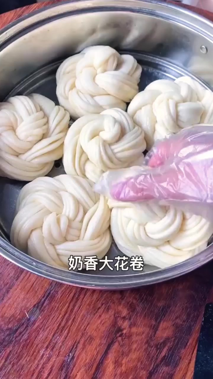 奶香奶香的大花卷