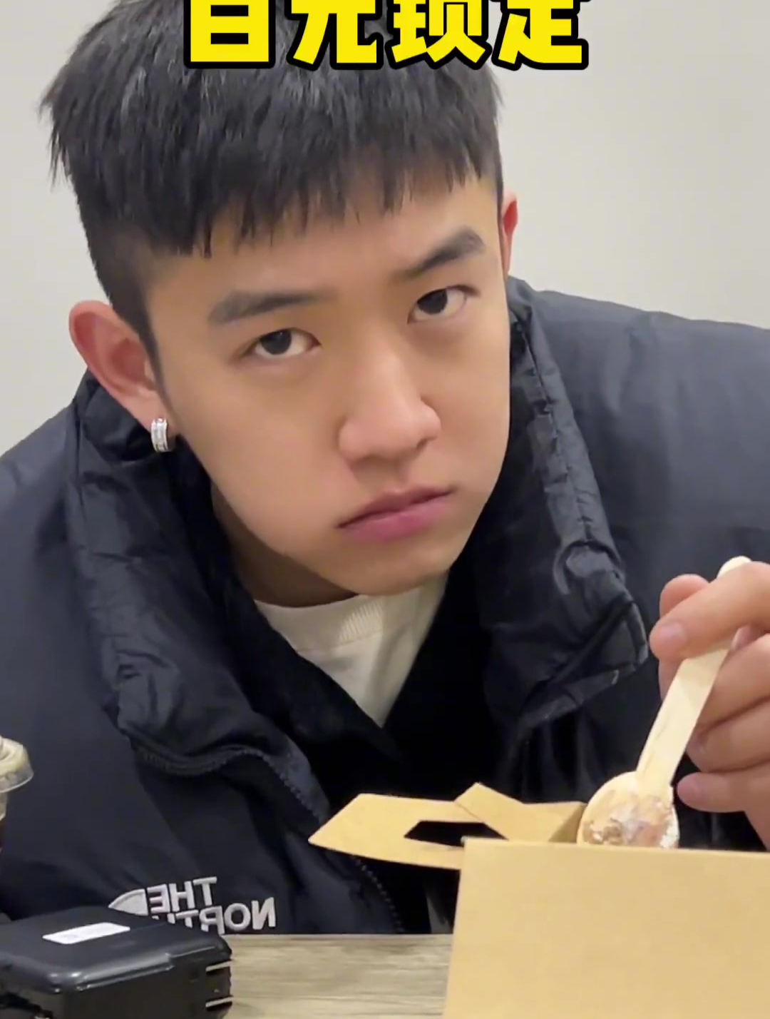 不开心就吃块小蛋糕开心一下子吧要来了要开心噢各位