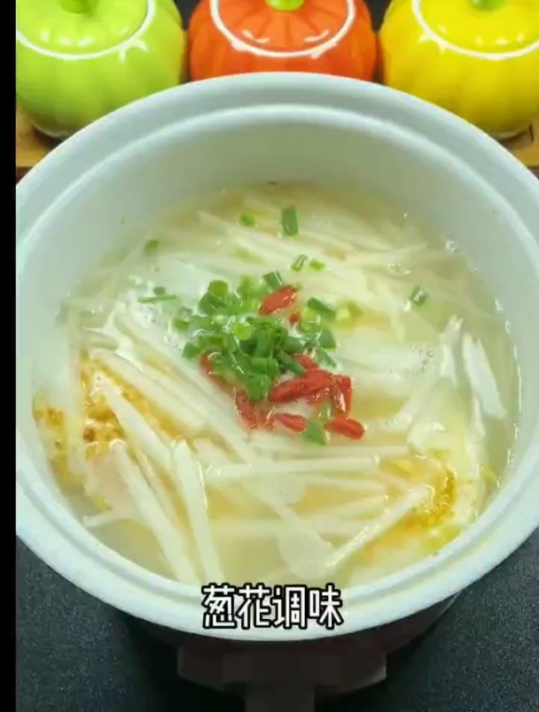 清淡白萝卜煎鸡蛋汤的做法