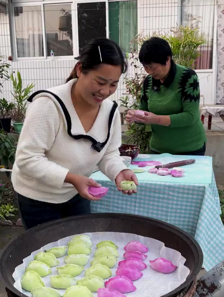 农民地里的白菜也下来了,今天做白菜肉馅包子