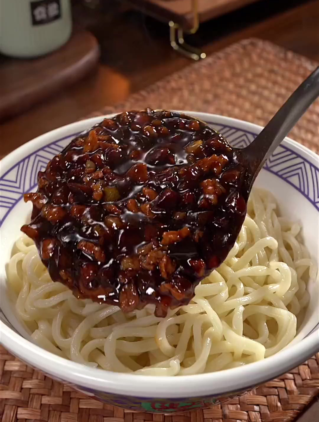 每次不知道吃什么 我就会做这个茄子肉丁炸酱面