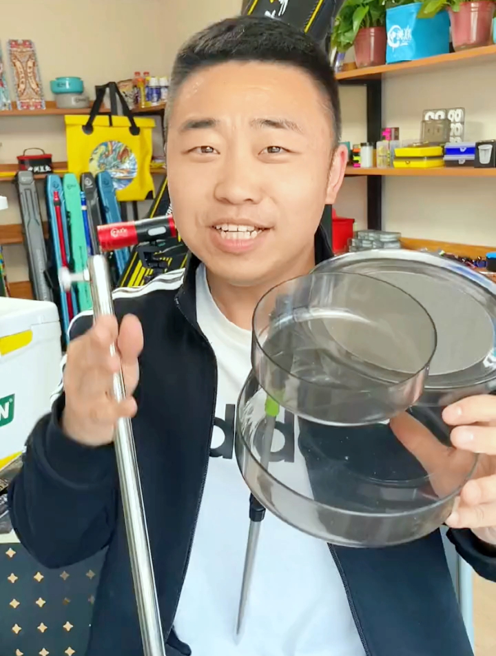 野钓还是装备越轻便越好,这个地插拉饵盘很适合玩野钓!