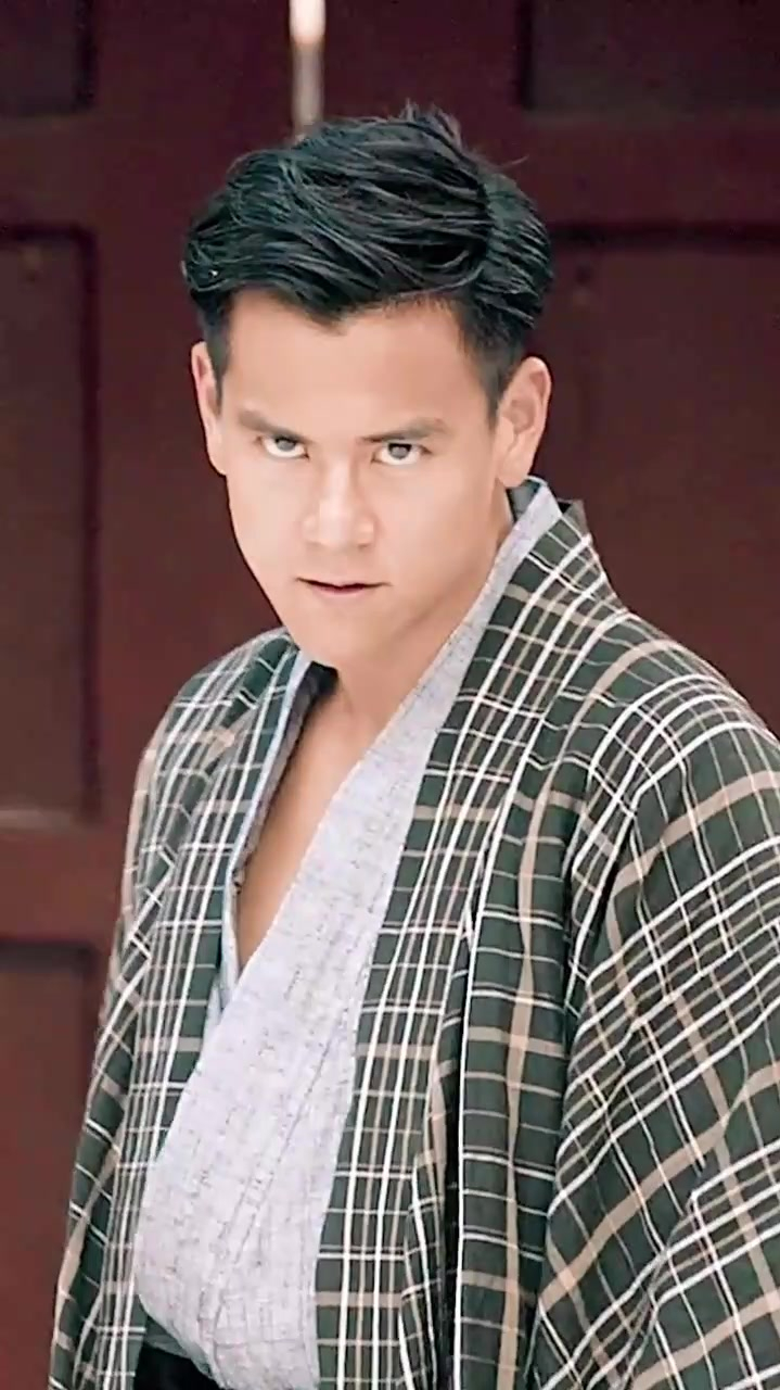 彭于晏邪不压正里大秀肌肉