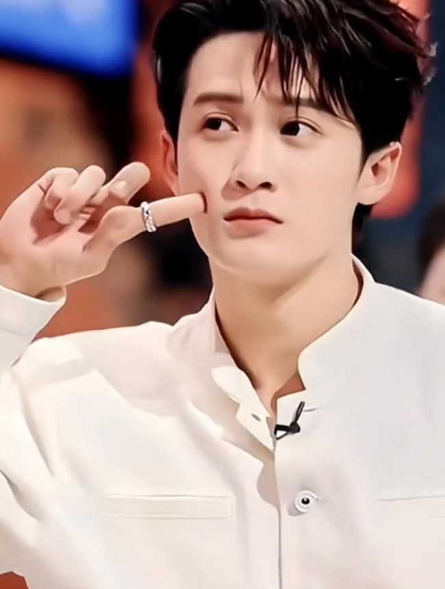 檀健次今日份可爱,行走的表情包,漫画里走出来的男孩