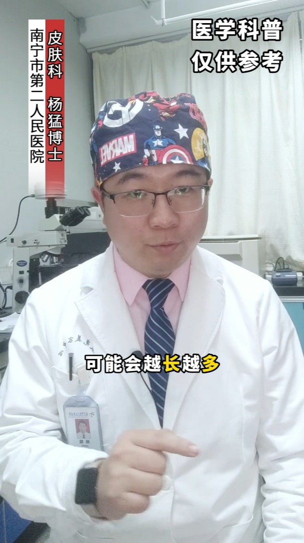 脚底出现这种小疙瘩,不是鸡眼,处理不好可能会越长越多!