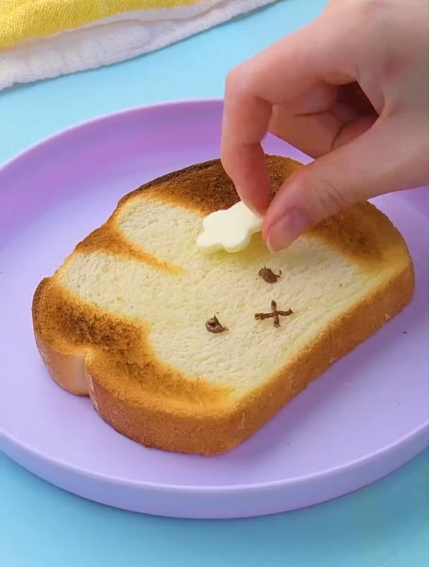 解压美食:用箔纸制作可爱的兔子面包