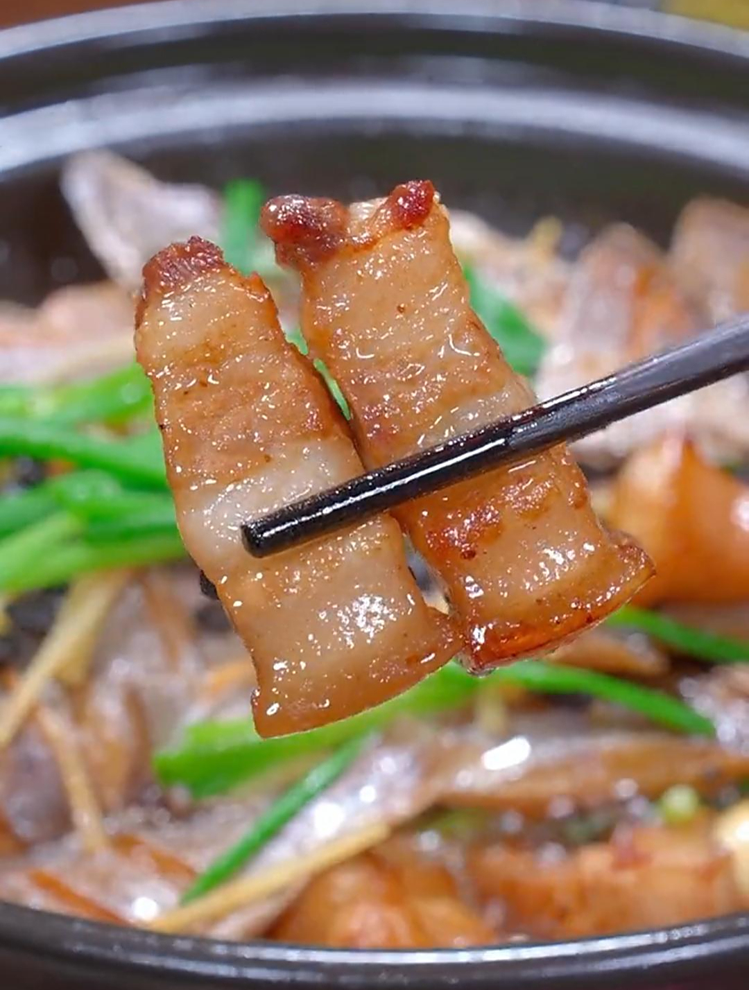 这样做的咸鱼焖五花肉鲜香入味