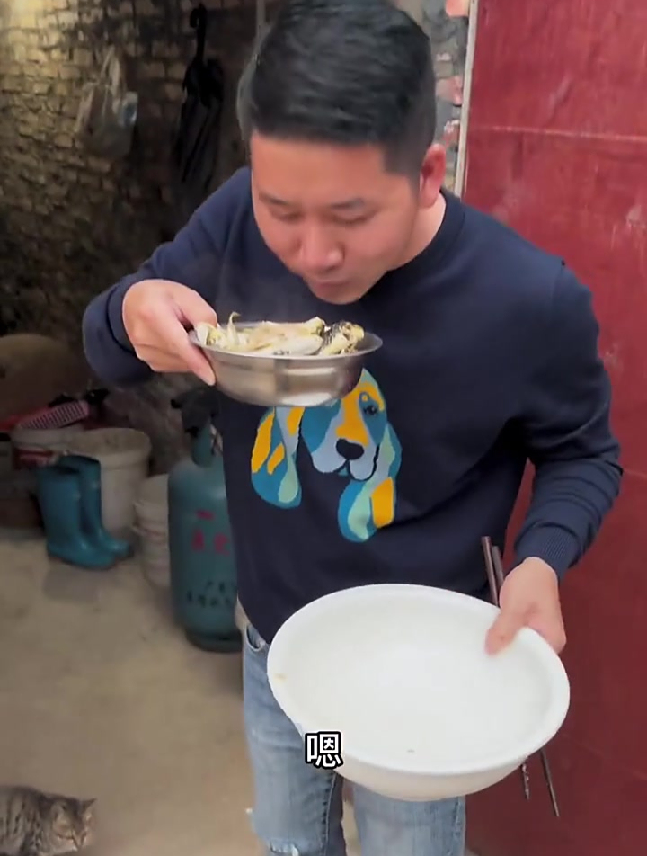 这煲龟鱼比上次那煲还多,一次吃过够