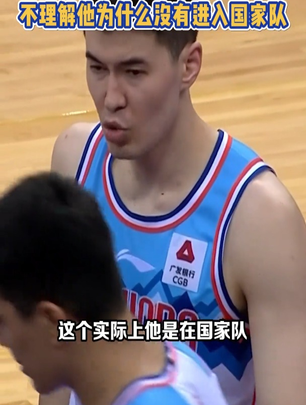 杨鸣声援阿不都沙拉木不太理解阿不都沙拉木为什么没有进国家队