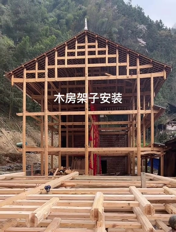 安装木房架子现代木房