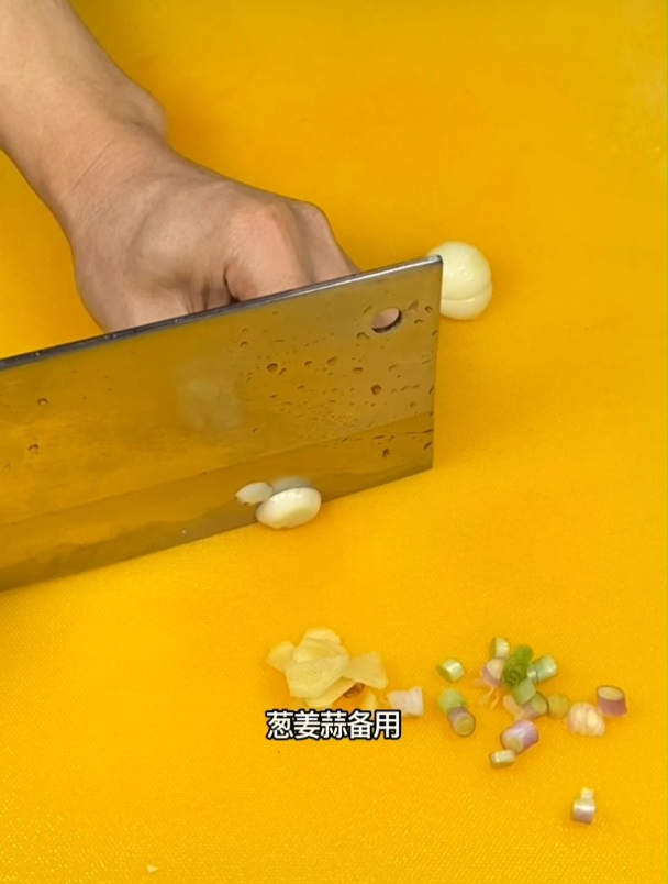 干豆腐炒鸡蛋极好吃1