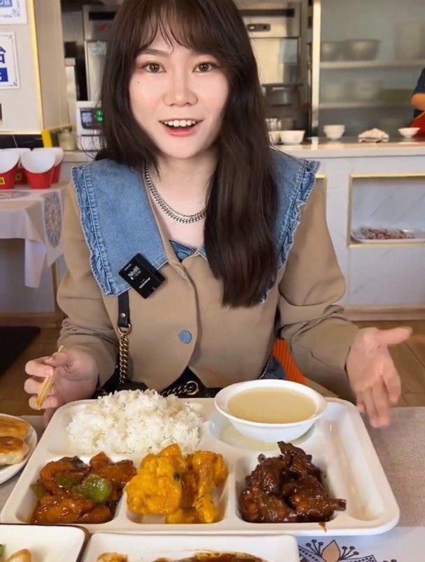 一个能做炒菜的清真小馆子,早餐盒饭啥都有