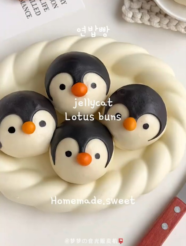 吃掉小可爱Jellycat企鹅咸蛋黄莲蓉包