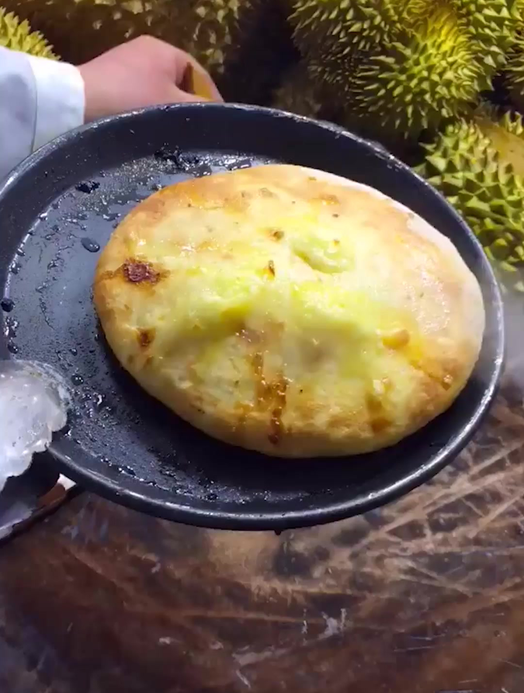 这才叫正宗的榴莲饼,闻着那香味口水都流了