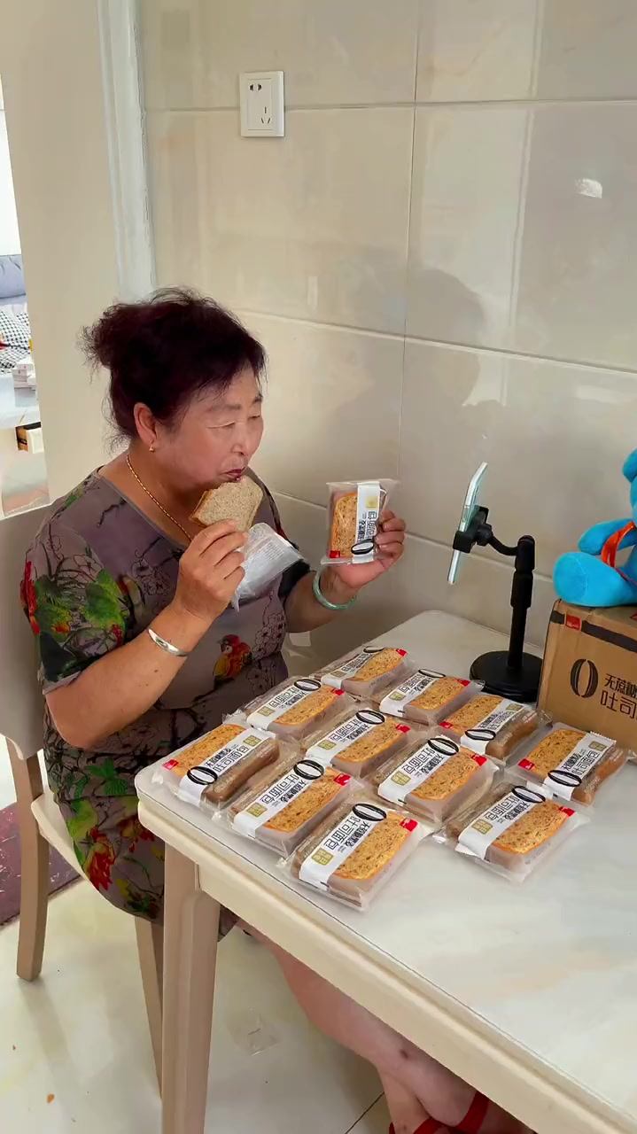 有了这个黑麦吐司,解放了厨房,早上煎个蛋配上奶简单方便还营养