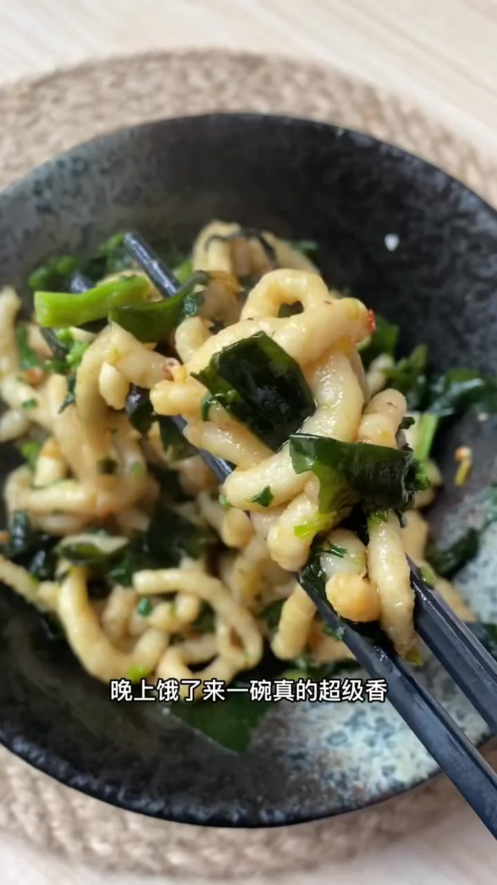 鳕鱼肉面条敲好吃,开水泡之前记得先解冻下,煮火锅也很奈斯