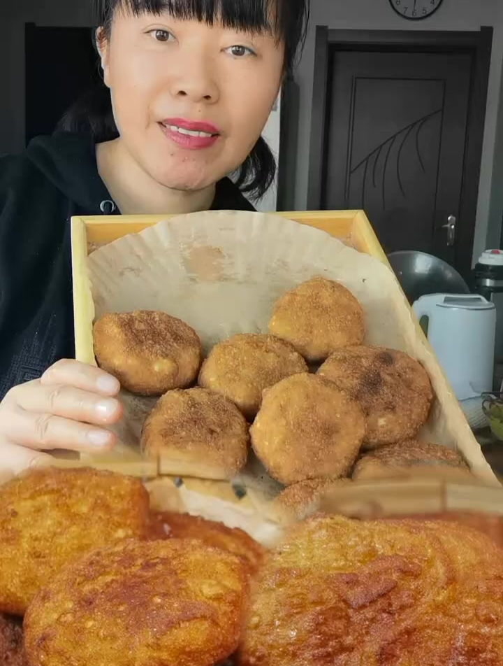 今年新下来的大黄米面油炸糕做粘豆包年糕饼子软糯还好吃