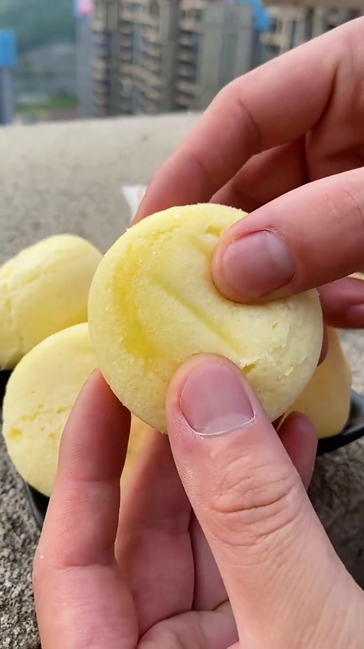 美食推荐官:蒸蛋糕 你们喜欢吃港荣蒸蛋糕吗!