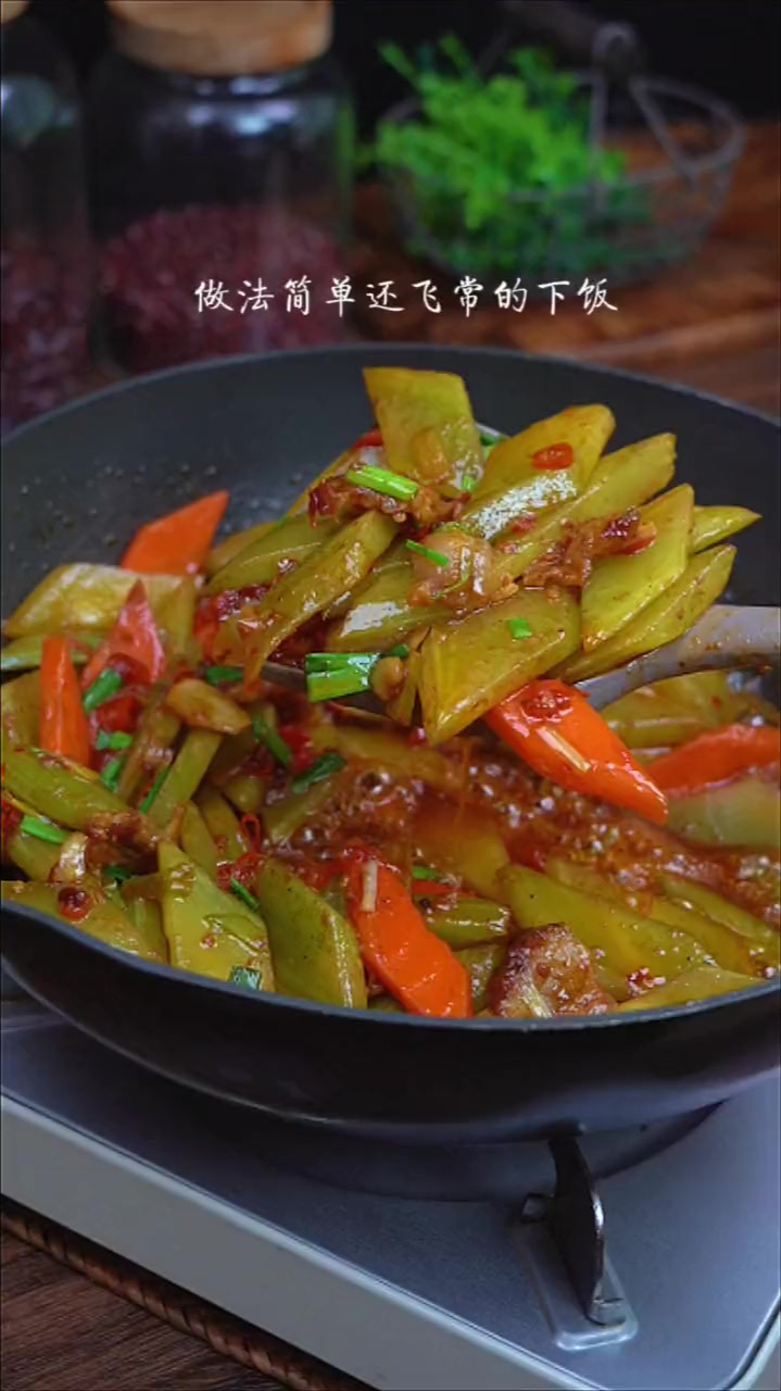 干锅莴笋,做法简单还非常的好吃下饭,快来一起学习吧