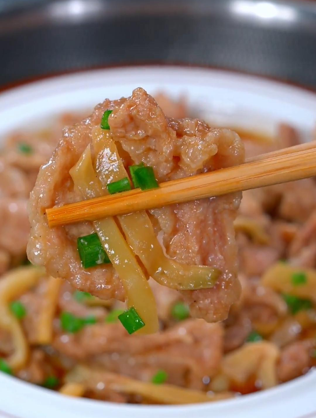 这样做的榨菜蒸猪肉,做法简单又好吃,非常下饭