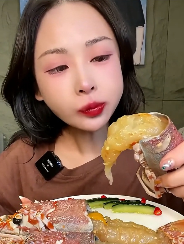 盘点吃生呛虾最过瘾的五大美食主播,看到最后,嘎嘎解馋