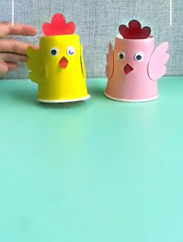 用完的一次性纸杯不要扔,带孩子做一个快速奔跑的小鸡