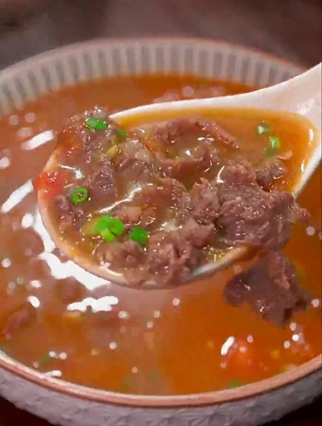家里有孩子的,可以做一道这样的番茄牛肉汤