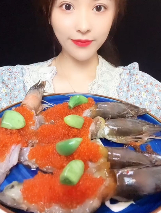 鱼籽盖大虾,整个硬菜迎中秋!这样的吃法有人喜欢吗