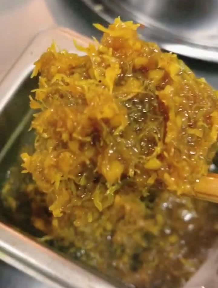 买炒饭太普通了,来个,蚧粉波士顿龙虾炒寿司米,好香哦!