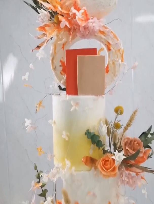 蛋糕店橱窗展示的蛋糕是怎么做出来的?