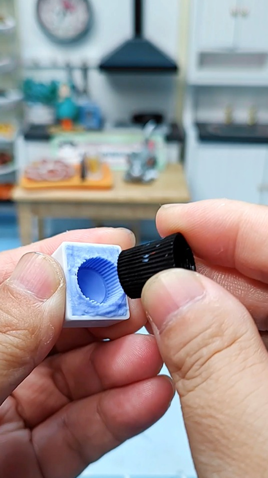 教你用颜料的盖子做个微缩蛋挞模具