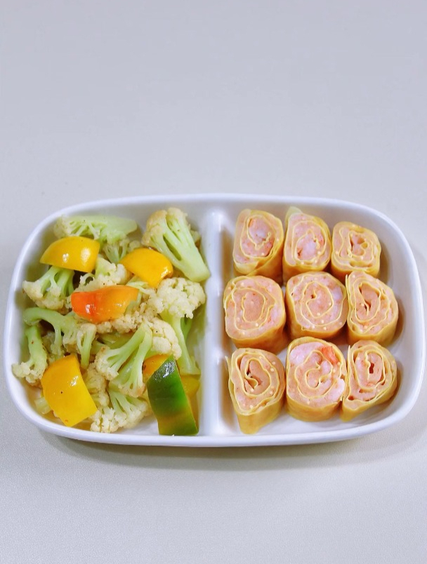 豆皮虾滑卷+彩椒花菜,简单美味又营养~