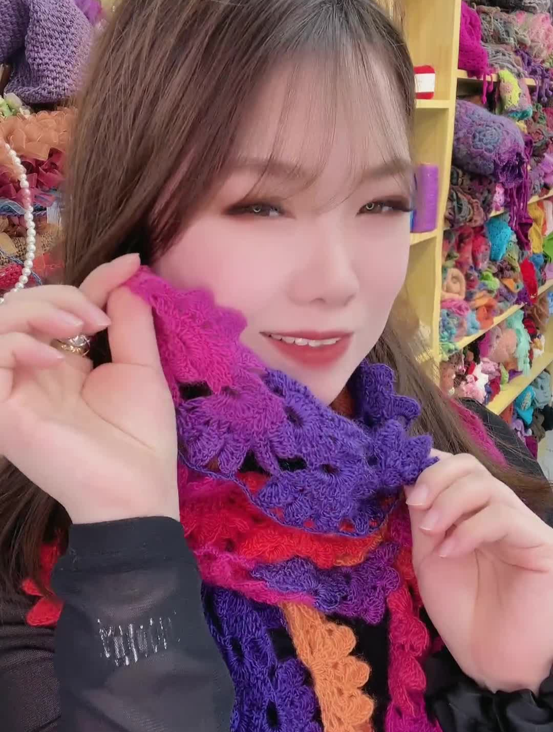 鸡冠花多用披肩围巾钩针编织围巾明月千里共婵娟