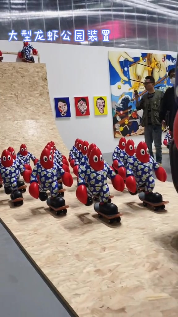 今天看了个小龙虾的展拍了好多照片