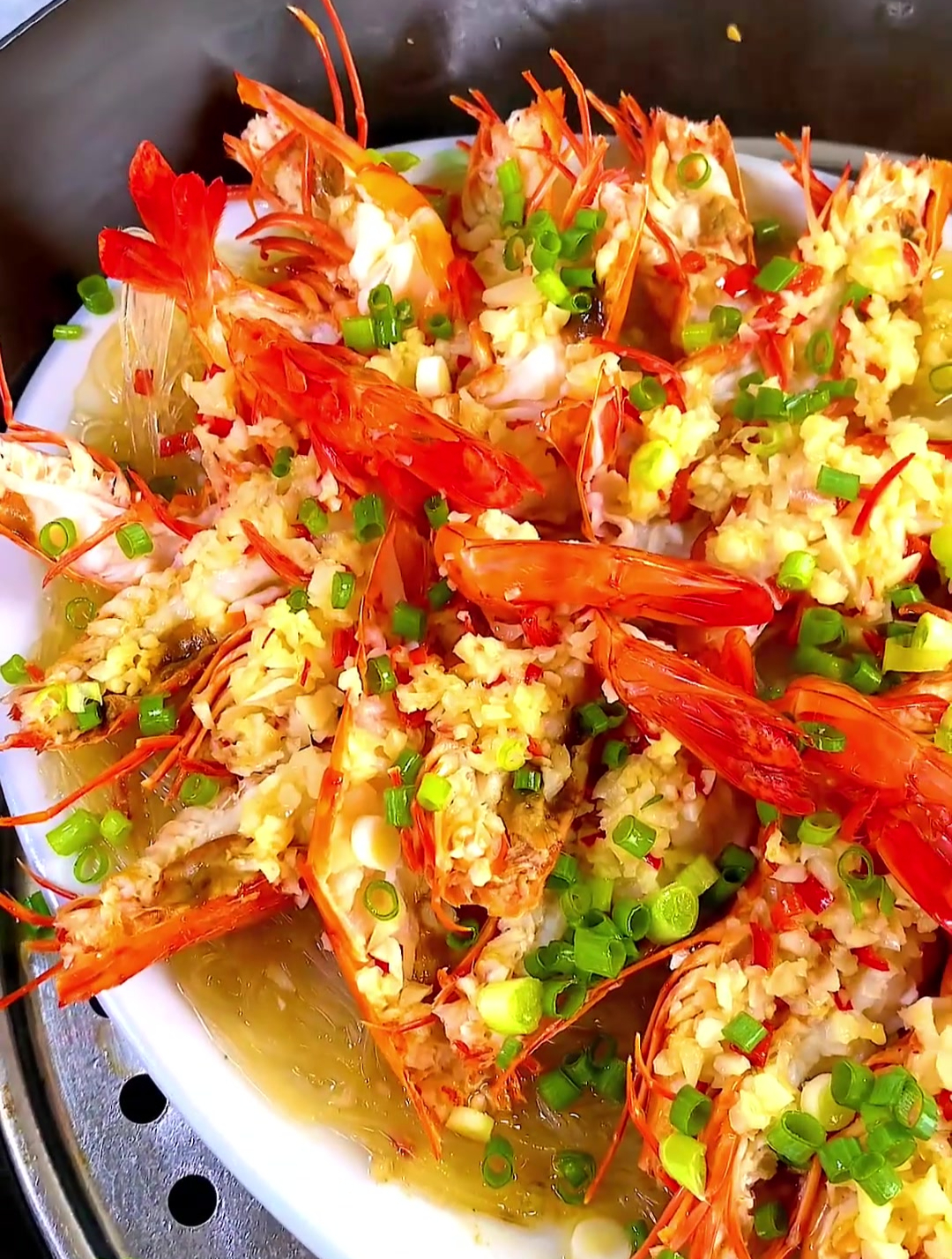 这样做的蒜蓉粉丝蒸草虾,家里小孩特别爱吃