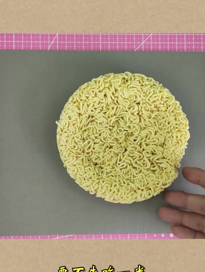 画半块方便面 超写实彩铅手绘