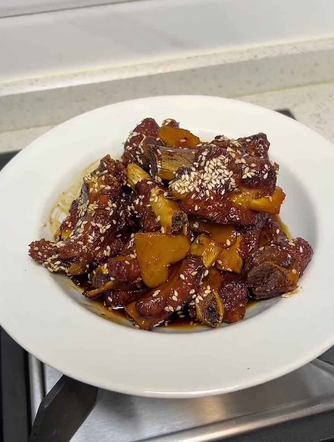 美味的糖醋排骨,裹满浓汁配上米饭,两个字绝了