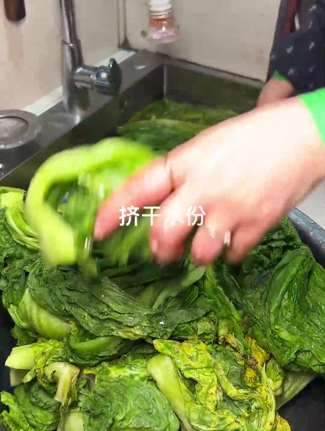 我家一年炒菜的酸菜都够了,你们泡酸菜了没 酸菜