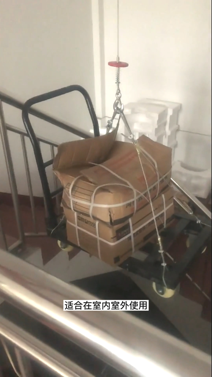 室外吊运机又叫鸡公吊,架子载重100KG-2吨,可以选择220伏与380伏电机,铝壳提升机