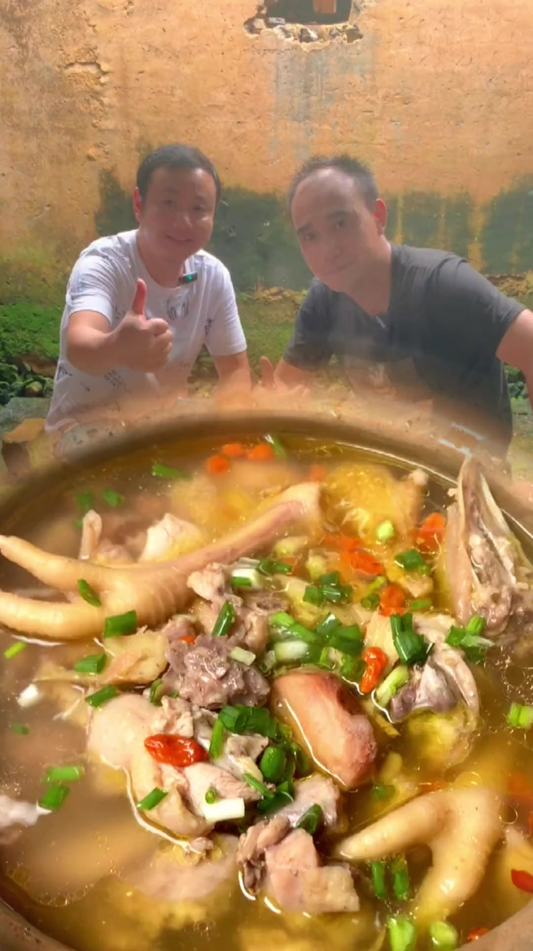 六月是多雨的季节,天天落雨湿气重,土茯苓煲老鸡汤安排上